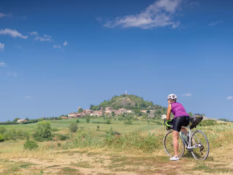 À vélo en dessous de La Vierge de Monton