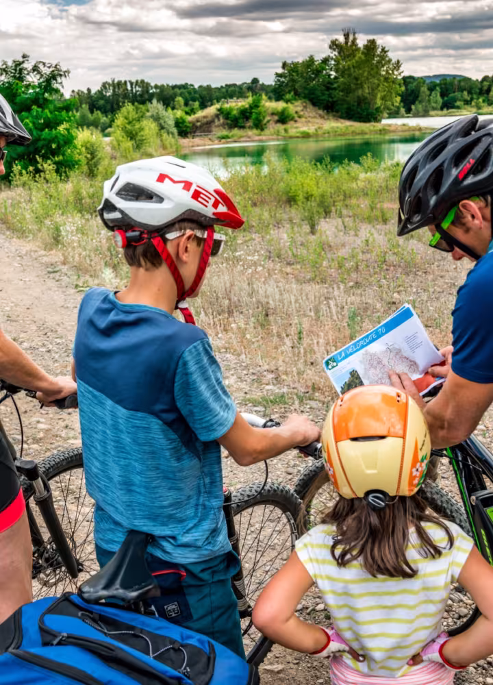 Guidebooks and maps 