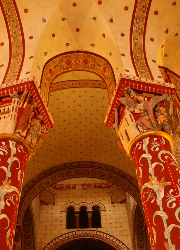 Peintures à l'intérieur de l'Abbatiale Saint-Austremoine