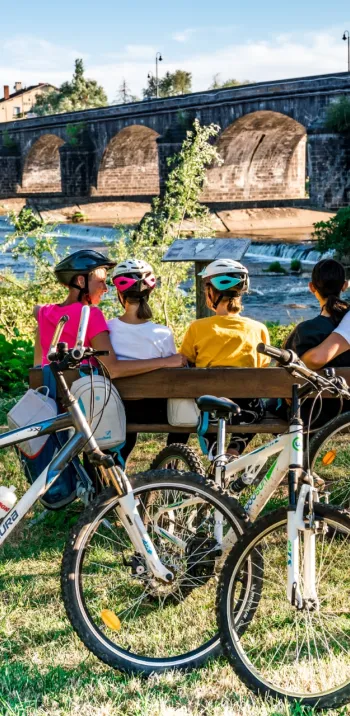Pause au bord de la rivière à Pont-du-Château