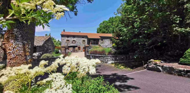 Chambre d'hôtes - Le Clos des pierres rouges