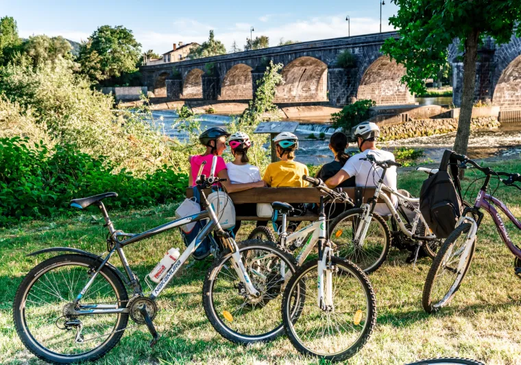 Pause au bord de la rivière à Pont-du-Château