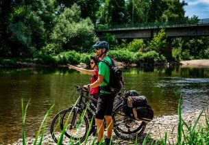 A hybrid bike (Vélo Tout Chemin or VTC in French) or a gravel bike
